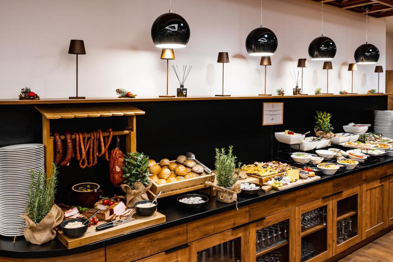 Szczawnica Park Resort & Spa Extérieur photo A buffet at a hotel