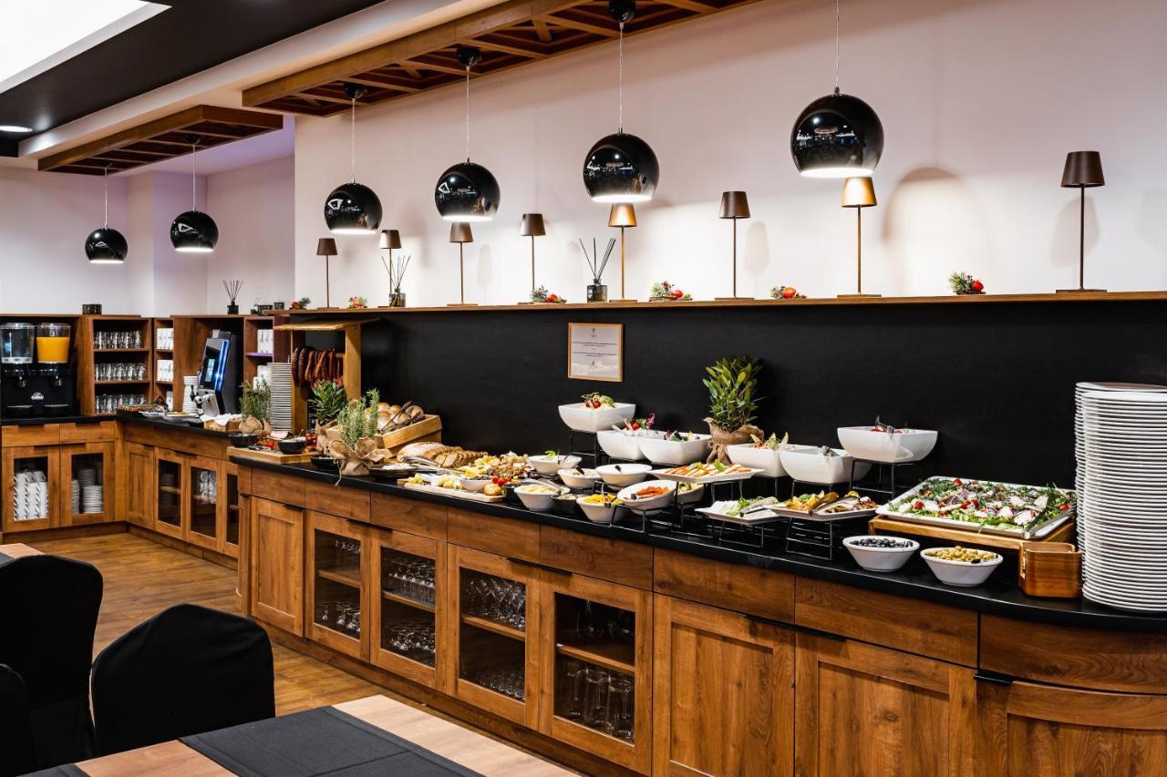 Szczawnica Park Resort & Spa Extérieur photo The buffet at the airport