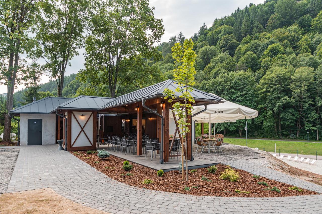 Szczawnica Park Resort & Spa Extérieur photo The restaurant in the park