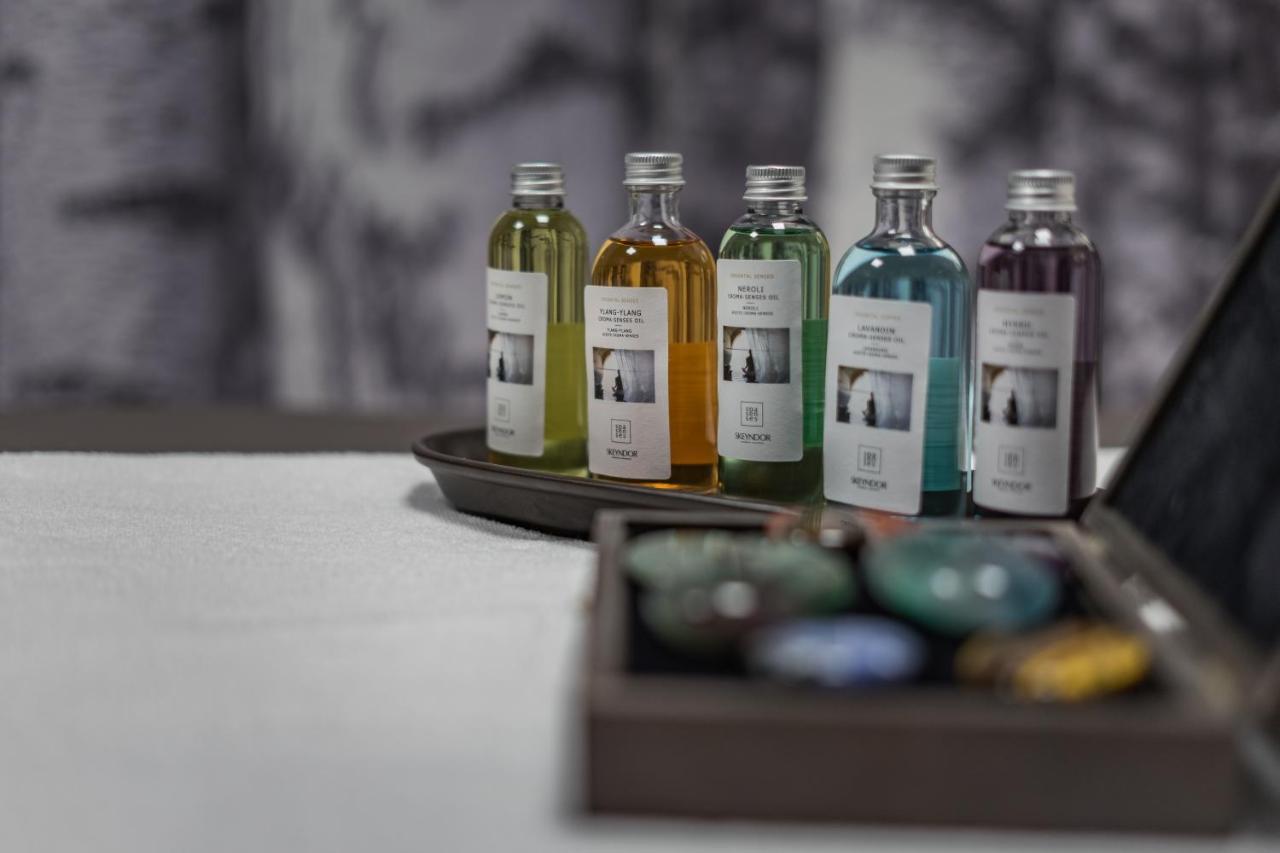 Szczawnica Park Resort & Spa Extérieur photo A set of 6 bottles of different coloured mineral oil